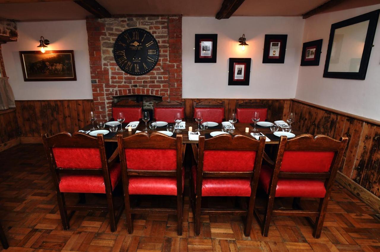 Alfred Russel Wallace Restaurant With Rooms Ъск Екстериор снимка