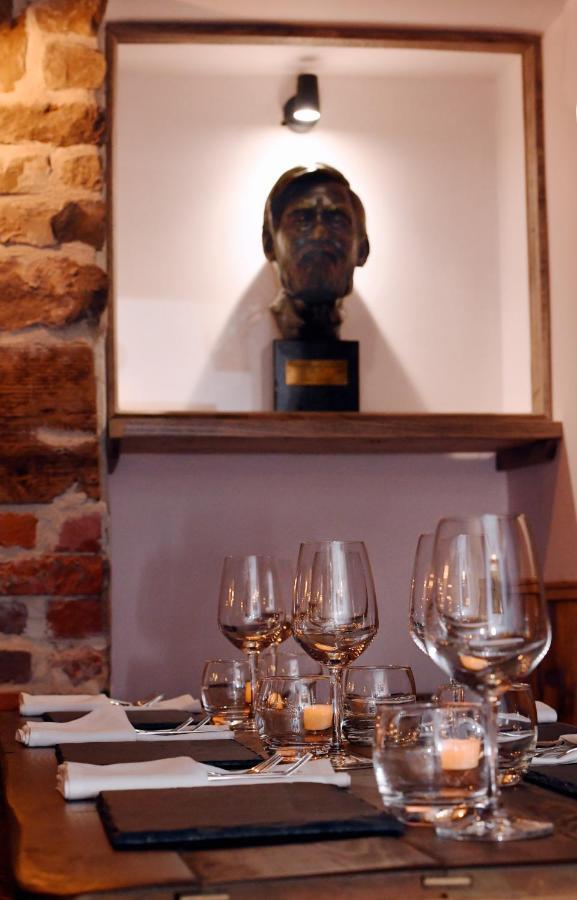 Alfred Russel Wallace Restaurant With Rooms Ъск Екстериор снимка